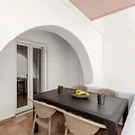Golden Bay Aparthotel 3*