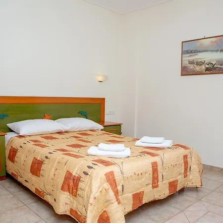 Golden Bay Aparthotel 2*