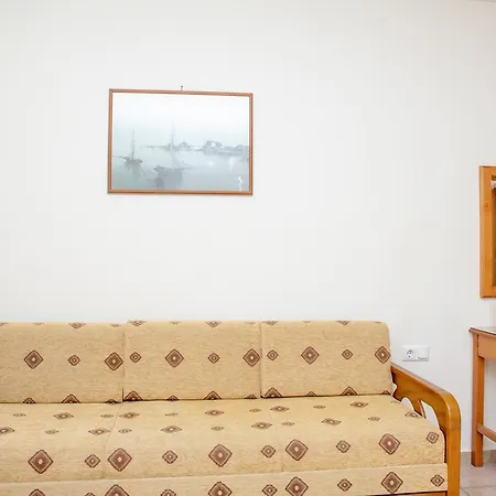 Golden Bay شقة فندقية 2*